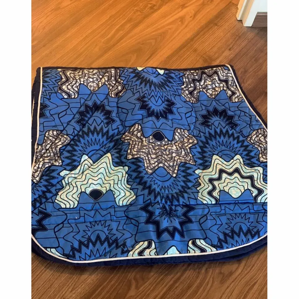 Ensemble composé d’un tapis et d’un bonnet