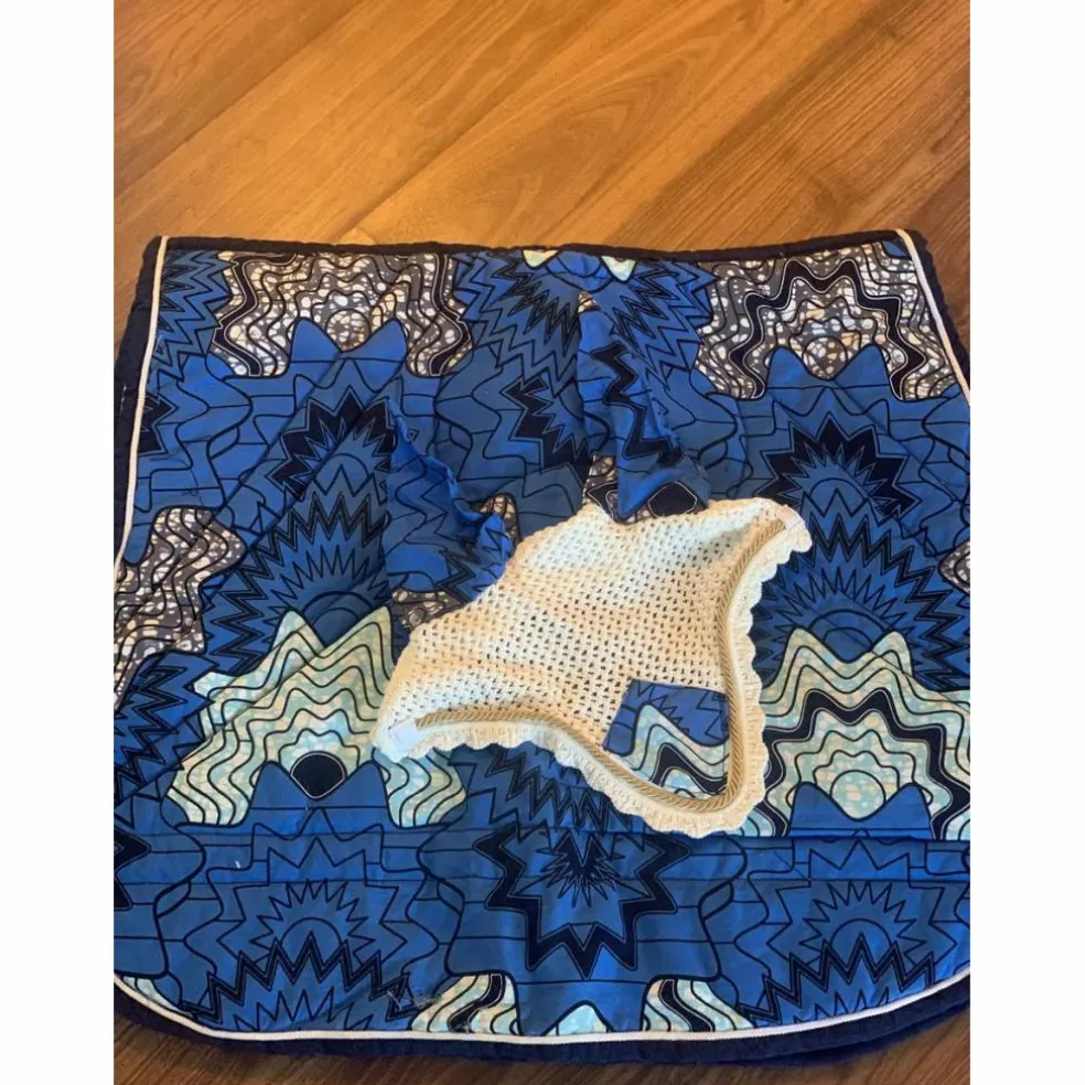 Ensemble composé d’un tapis et d’un bonnet
