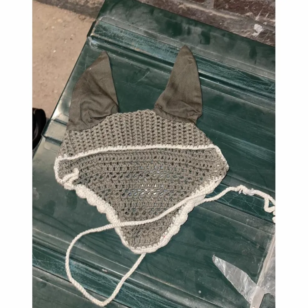 Ensemble poney tapis brodé "Elise" et bonnet vert amande HFI