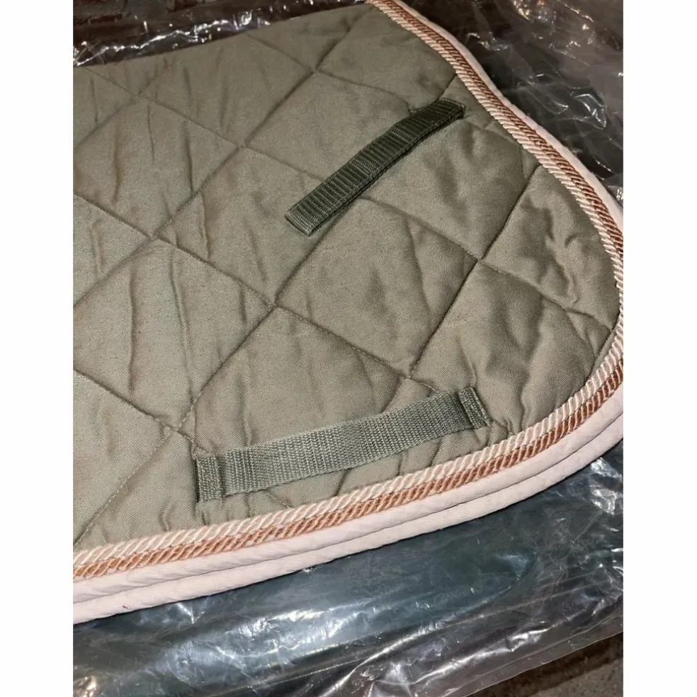 Ensemble poney tapis brodé "Elise" et bonnet vert amande HFI