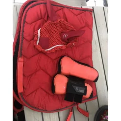 Ensemble rouge