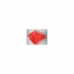 ensemble rouge bonnet bandes et tapis