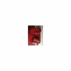 ensemble rouge bonnet bandes et tapis