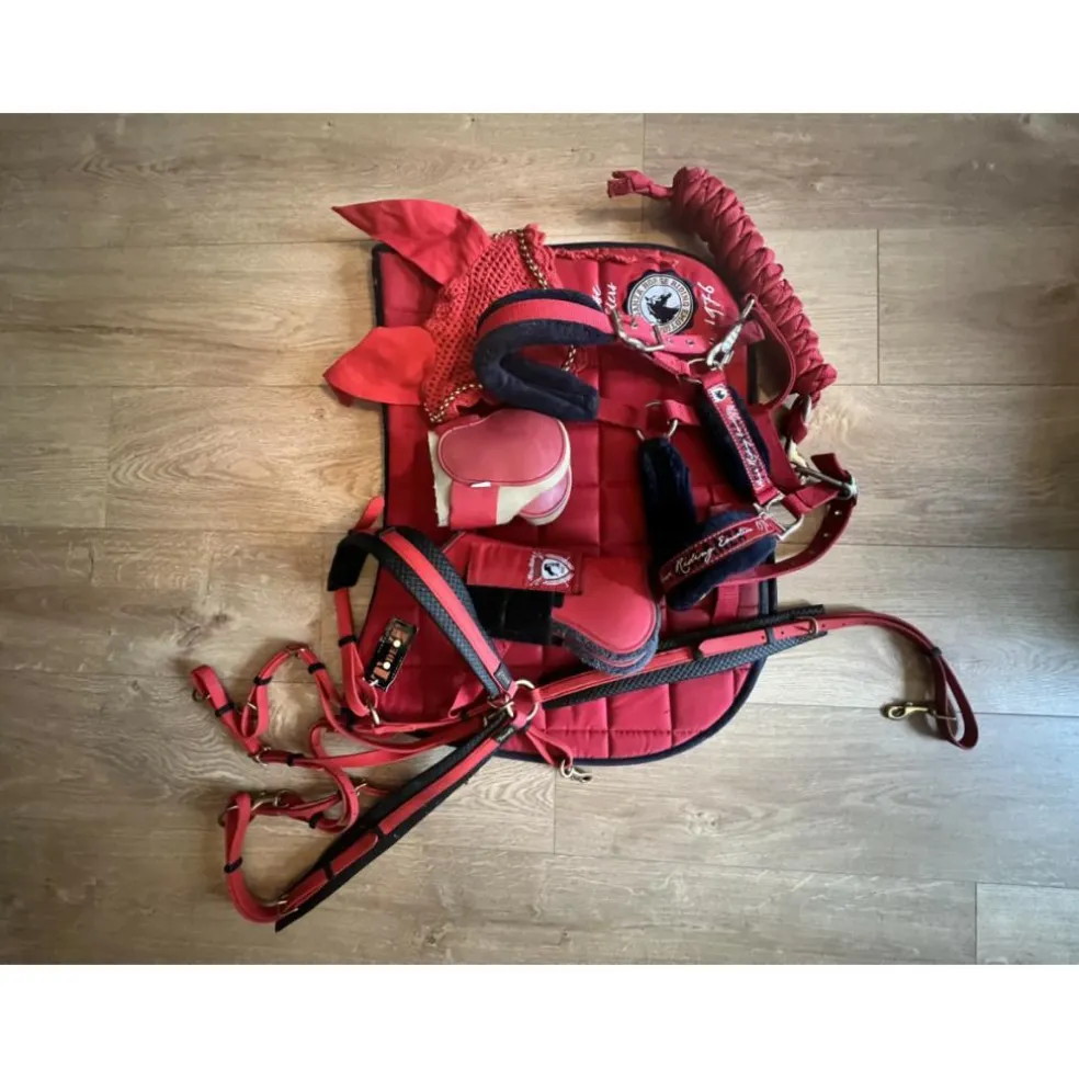 Ensemble rouge comme neuf !