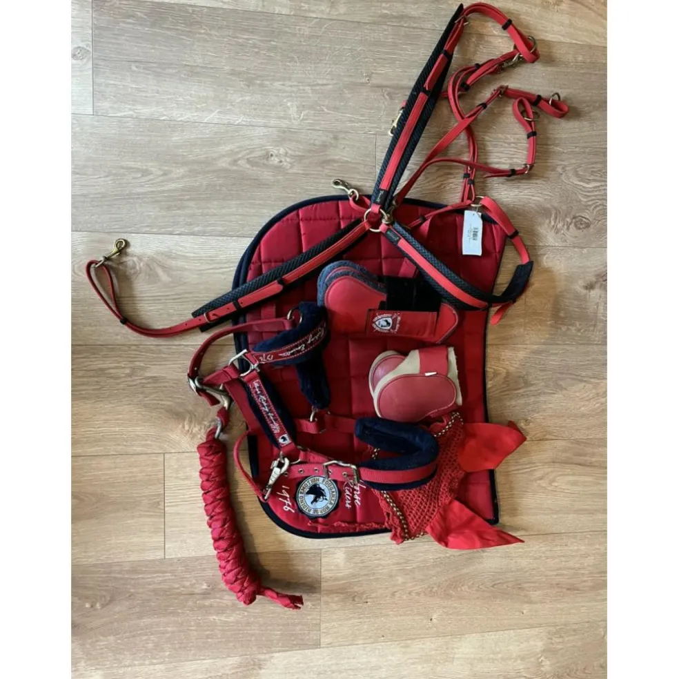 Ensemble rouge comme neuf !