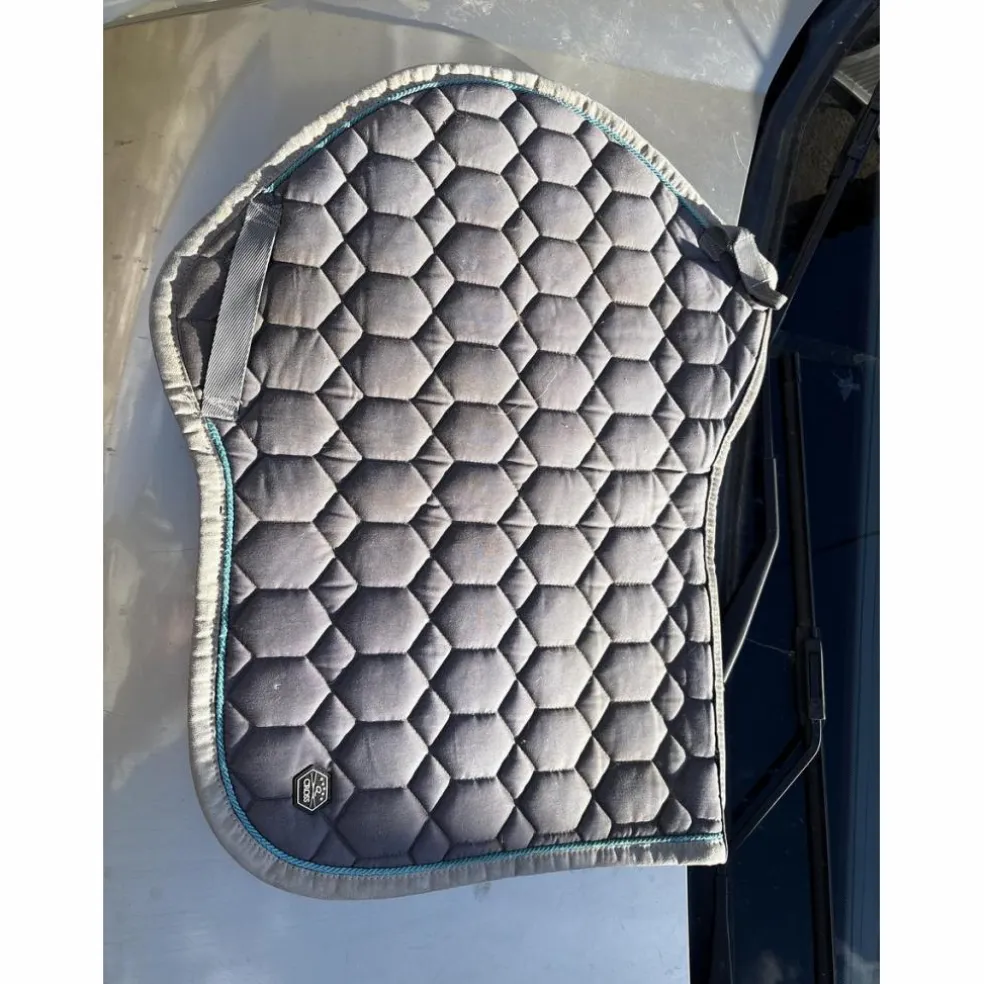 Ensemble tapis - bonnet - Corse