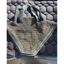 Ensemble tapis - bonnet - Corse