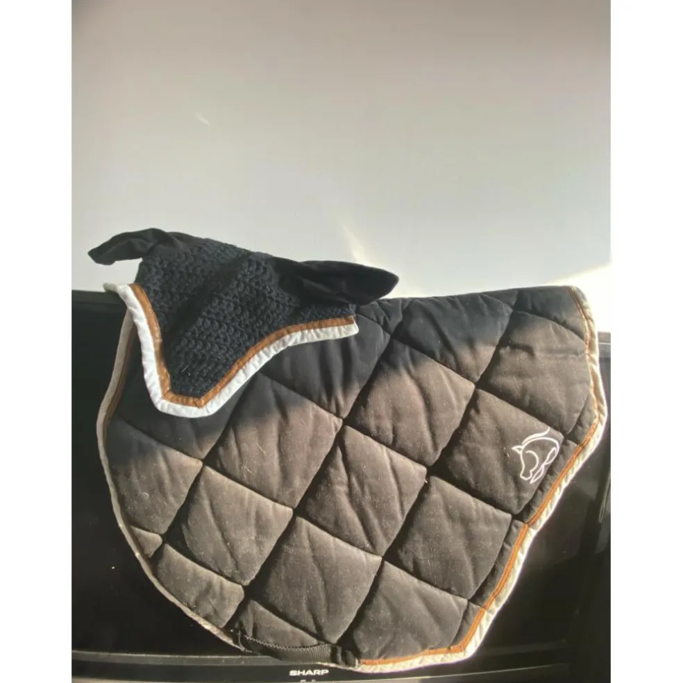 ENSEMBLE TAPIS + BONNET AALISTER