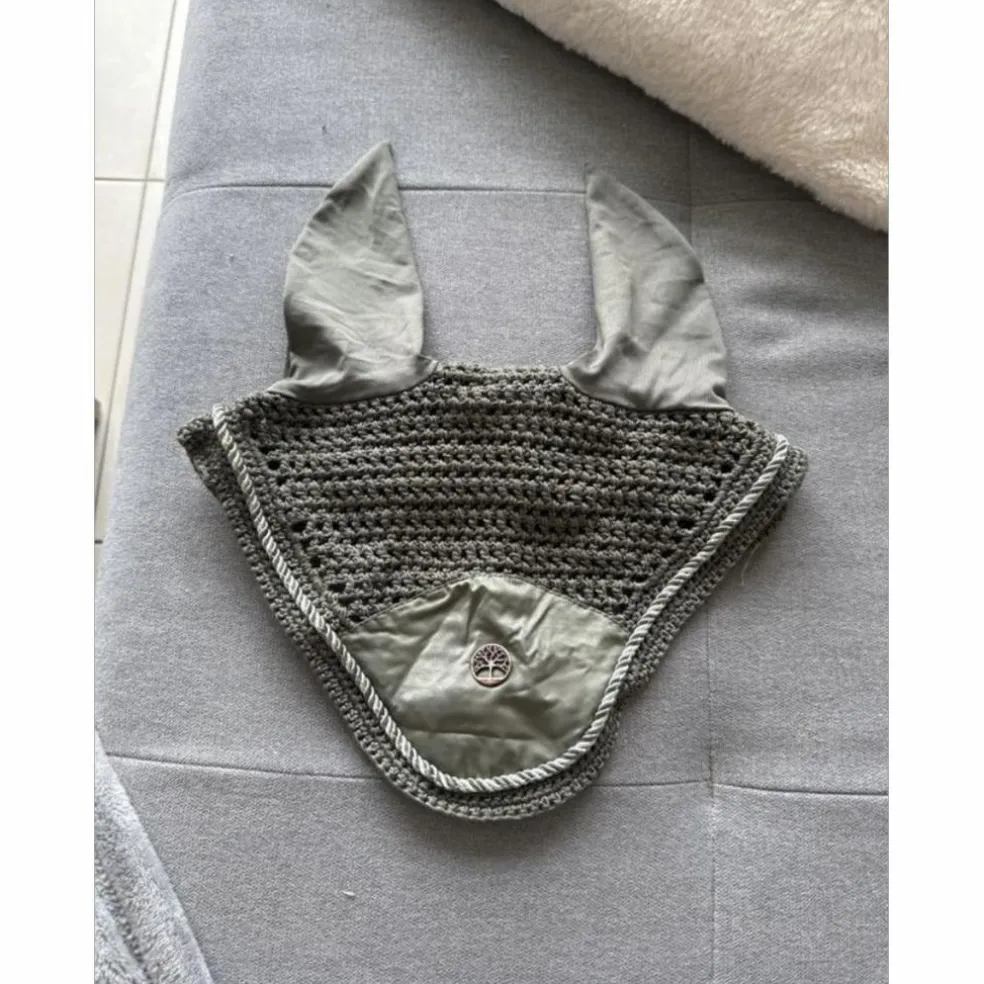 Ensemble Tapis + Bonnet Felix Bühler