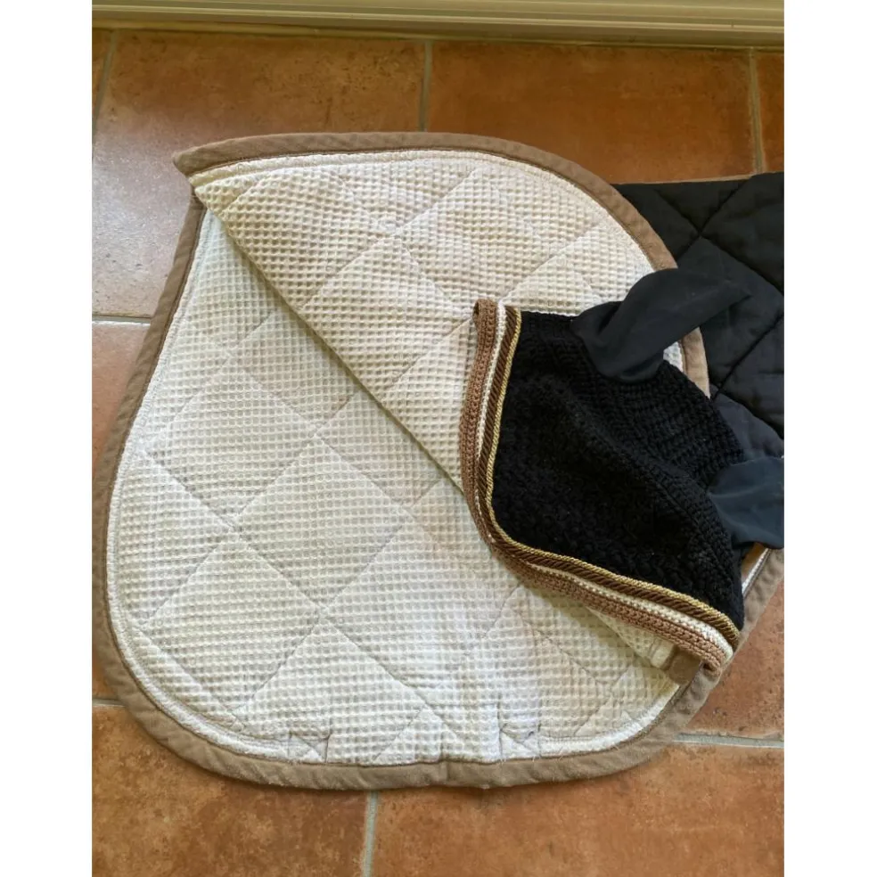 ensemble tapis de selle et bonnet noir et beige sport