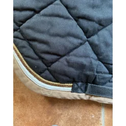 ensemble tapis de selle et bonnet noir et beige sport