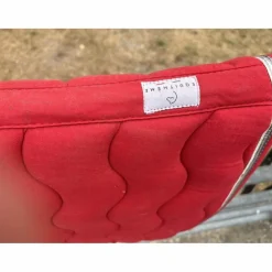ensemble tapis et bonnet rouge équitheme