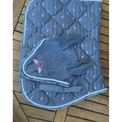 Ensemble tapis/bonnet flamand rose