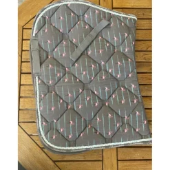 Ensemble tapis/bonnet flamand rose