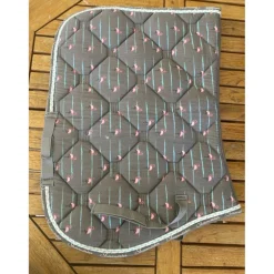 Ensemble tapis/bonnet flamand rose