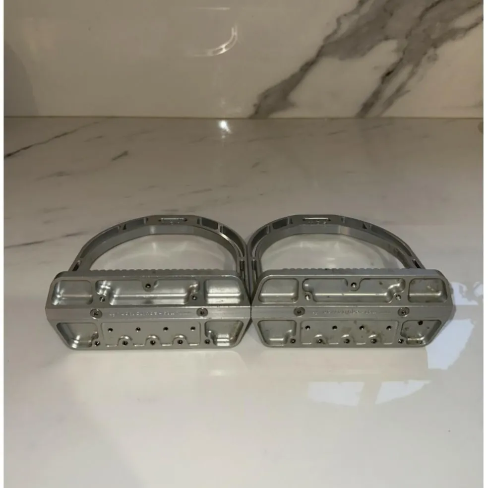 Etrier MOS en aluminium en très bon état.