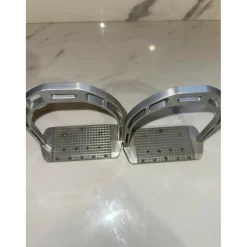 Etrier MOS en aluminium en très bon état.