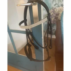 filet en cuir noir avec frontal strass jamais utilisé