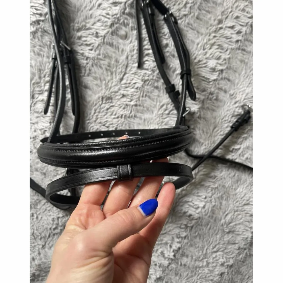 Filet noir strass cheval