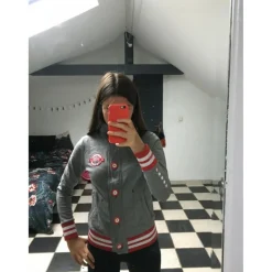 Gilet/sweat gris et rouge