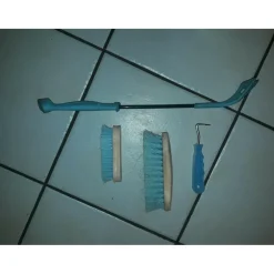 Kit de pansage + cravache