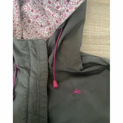 K-way vert foncé et motif fleur