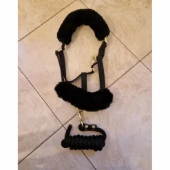Licol en fourrure noir + longe