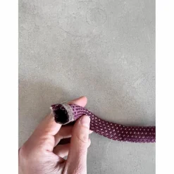 Licol poney nylon couleur prune framboise avec fil argenté