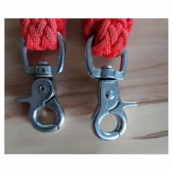 Licol éthologique rouge.