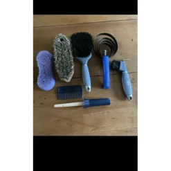 Lot de 7 accessoires de pansage