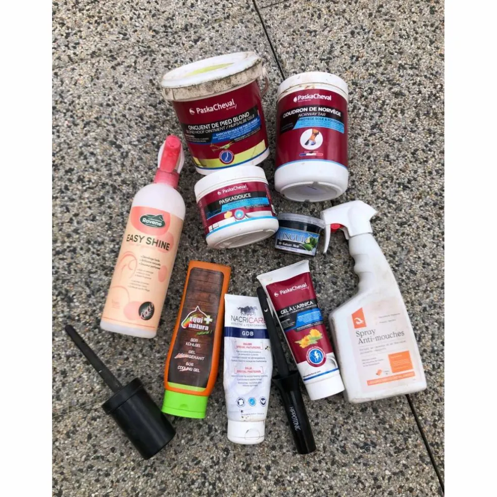 Lot produits soin cheval crème spray démêlant graisse baume