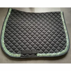 Lot tapis, bonnet, bandes vert d'eau/noir