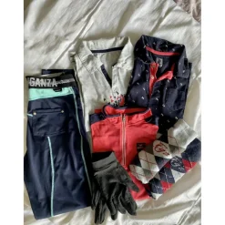Lot vêtements + matériel