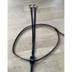 Martingale en cuir noir