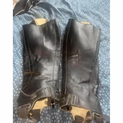 Mini-chaps en cuir noir