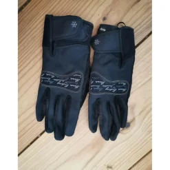 Minis-champs et gants.