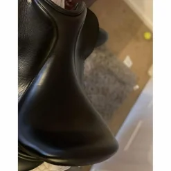 Omni taille 17/17,5 selle de dressage