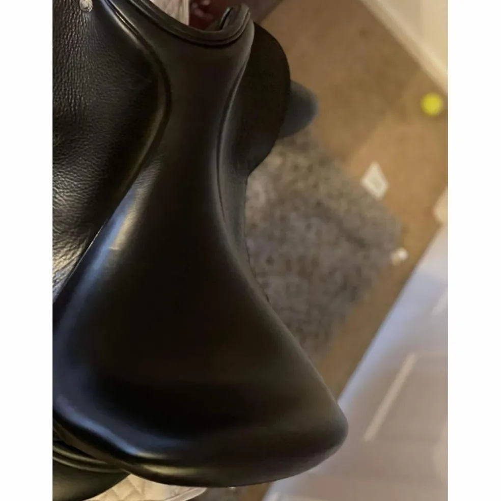 Omni taille 17/17,5 selle de dressage