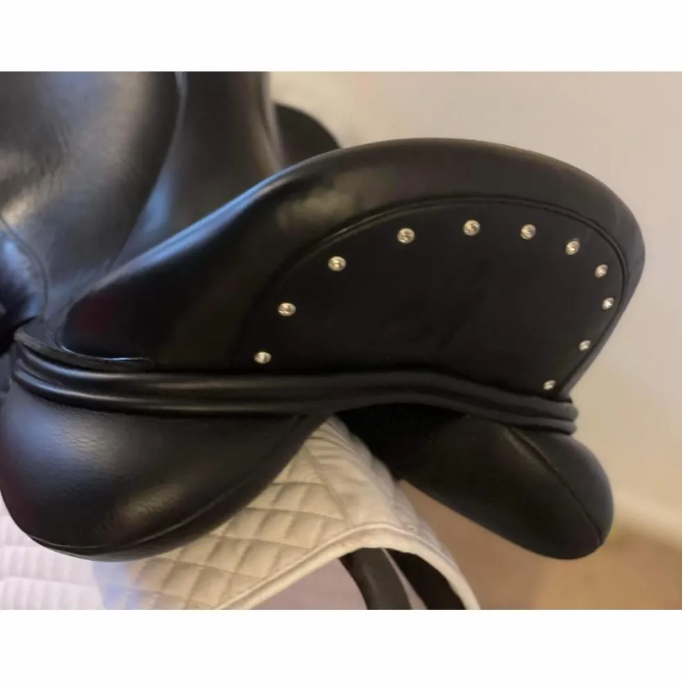 Omni taille 17/17,5 selle de dressage