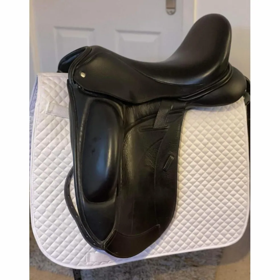 Omni taille 17/17,5 selle de dressage