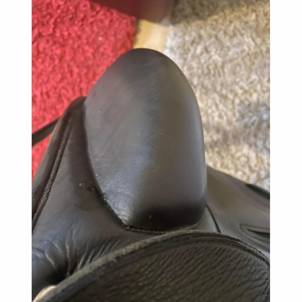 Omni taille 17/17,5 selle de dressage