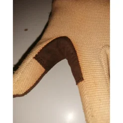 Paire de gants de chez go-sport.