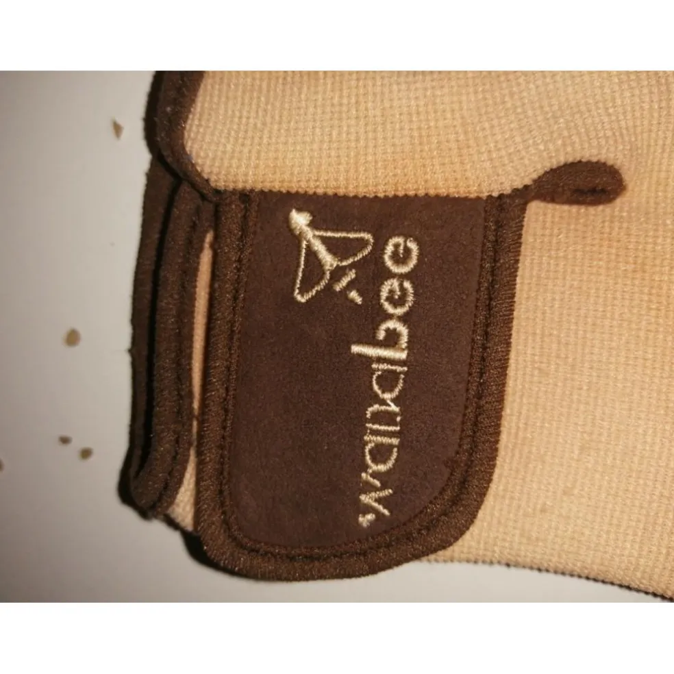 Paire de gants de chez go-sport.