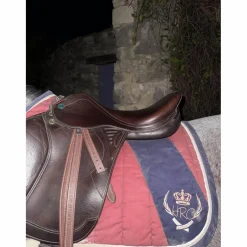 Paire d'étrivières de la marque PRESTIGE en cuir brun.