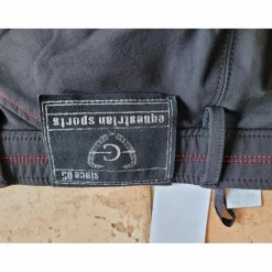 pantalon noir et rouge