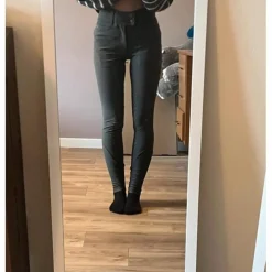 Pantalon POMME gris