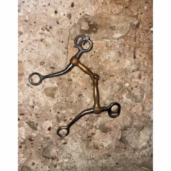 plusieurs tapis et mors