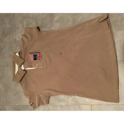 polo beige drapeaux
