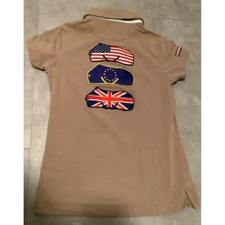 polo beige drapeaux