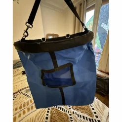Sac à foin premium Equithème bleu en tissu, utilisé une seule fois